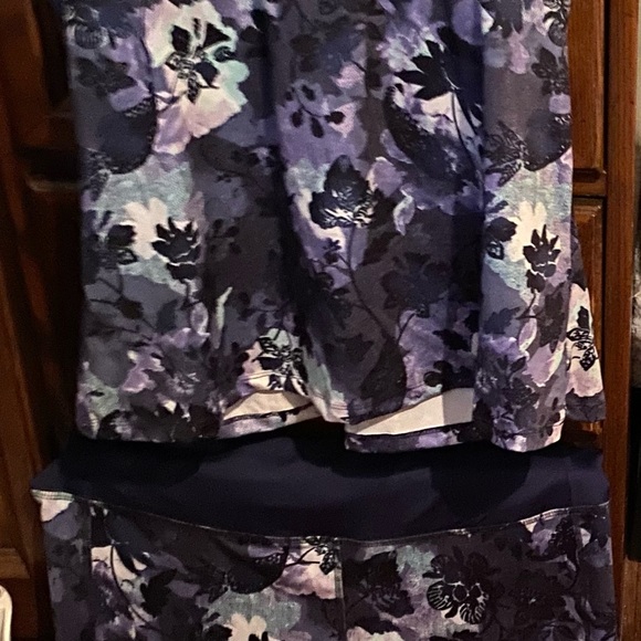 Women’s Activewear-Tank Top & Capris - Picture 7 of 8